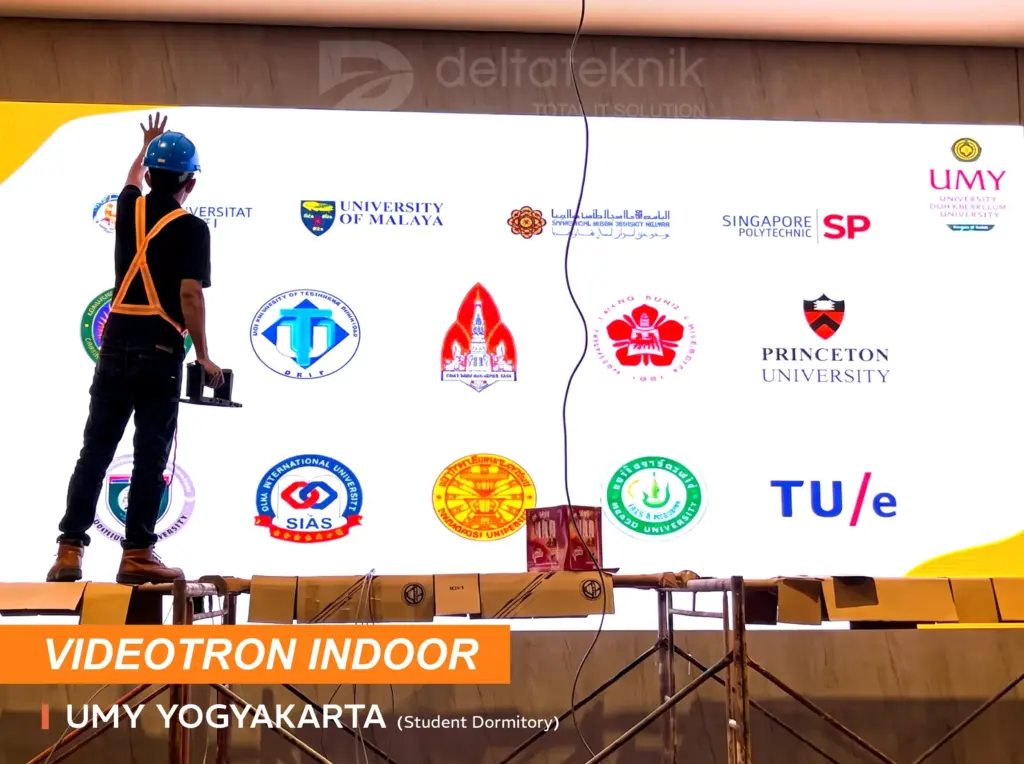 Instalasi videotron LED indoor dan outdoor profesional oleh Delta Teknik untuk kebutuhan perusahaan, retail, pusat perbelanjaan, hotel, kampus, rumah ibadah, dan instansi pemerintah di Jakarta, Semarang, serta seluruh Indonesia.